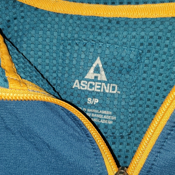 Ascend pullover - Picture 3 of 8